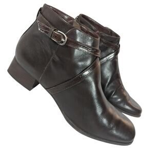 MICHELLE D.! ESPRESSO BROWN GENUINE LEATHER, SLIM CRISS-CROSS STRAP BOOTS! SZ 8M